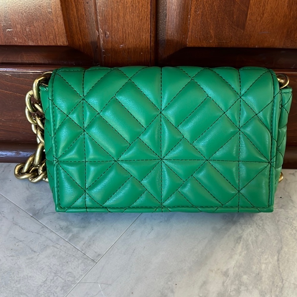 Zara   Shoulder bag Green quilted  Poly large chain strap   full front flap EUC